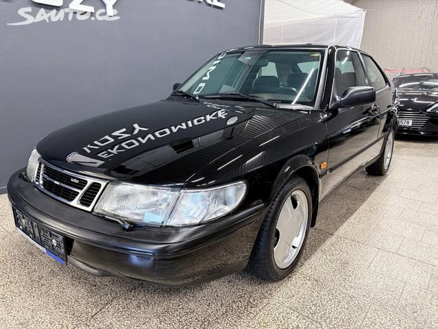 Saab 900